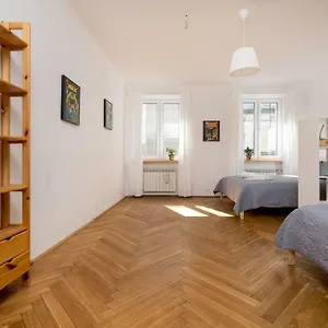 Royal Route For 10 People Apartment
